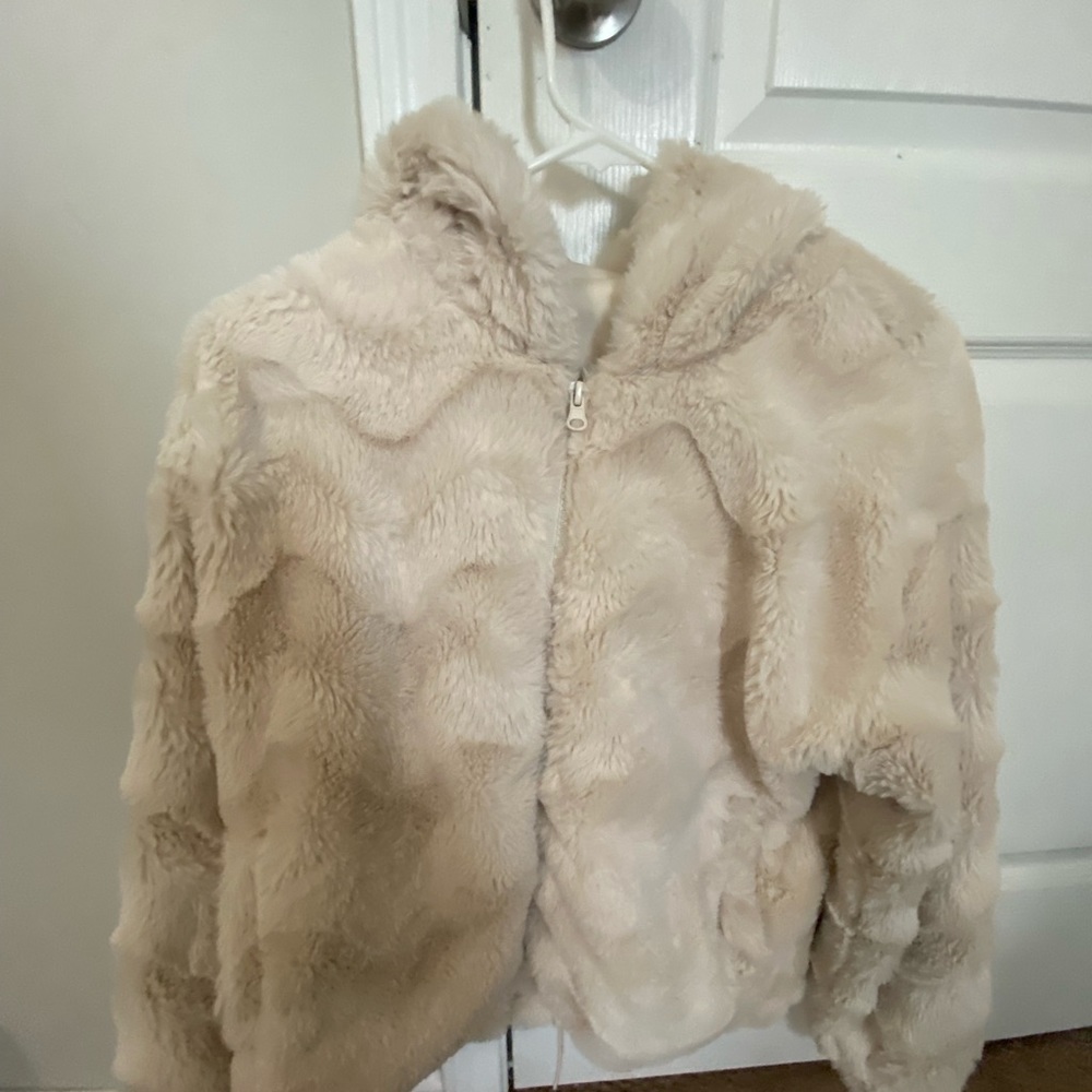 Fluffy coat - Picture 2 of 2